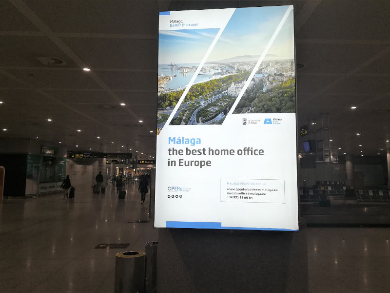 El ayuntamiento promociona Málaga como ciudad para invertir a través de una nueva campaña en el aeropuerto